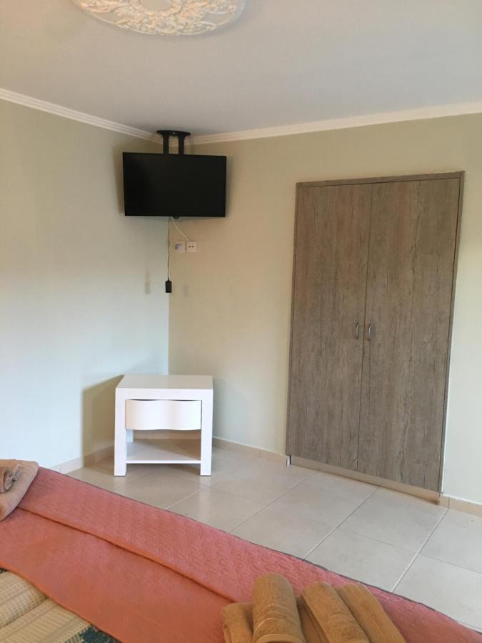 Livadia Studio Apartment Paphos ภายนอก รูปภาพ
